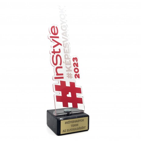 Standard acrylic award with marble base, standing (max. size 14x25 cm)