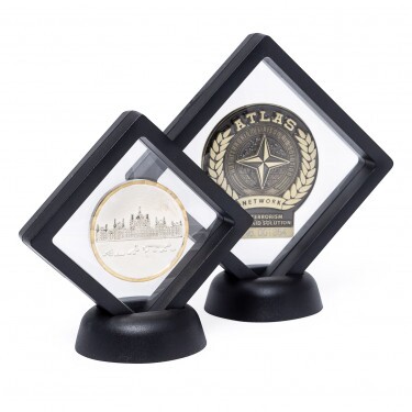 Műanyag éremtartó, fekete színben max. 70 mm-es éremhez